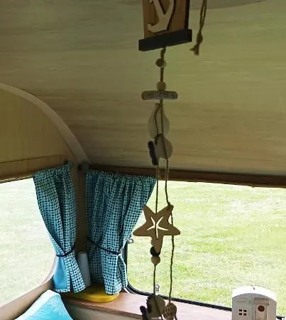 Les Ronds Duval Face Aux Iles Anglo-normandes Campsite *