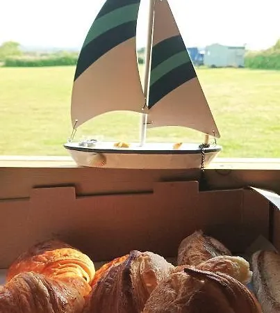 Les Ronds Duval Face Aux îles Anglo-normandes * Les Moitiers-d'Allonne