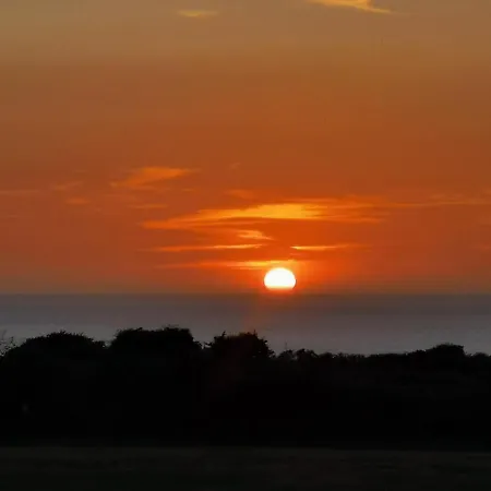 Кемпинг Les Ronds Duval Face Aux Iles Anglo-normandes Les Moitiers-d'Allonne