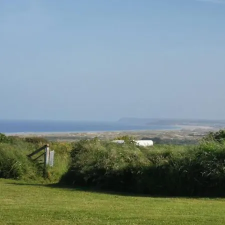 Les Ronds Duval Face Aux Iles Anglo-normandes Campsite *