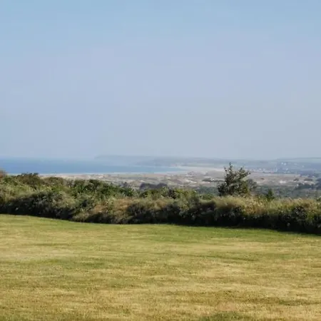 Les Ronds Duval Face Aux Iles Anglo-normandes Campsite Les Moitiers-d'Allonne