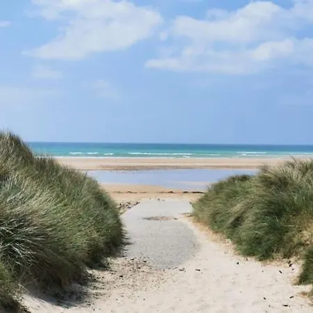 Les Ronds Duval Face Aux Iles Anglo-normandes Campsite Les Moitiers-d'Allonne