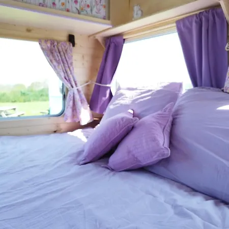 Les Ronds Duval Face Aux Iles Anglo-normandes Campsite *