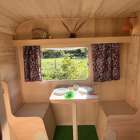 Les Ronds Duval Face Aux Iles Anglo-normandes Campsite *