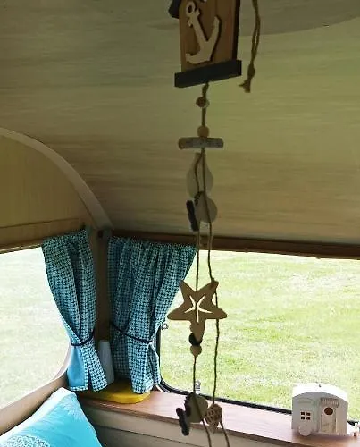 Les Ronds Duval Face Aux Iles Anglo-normandes Camping *