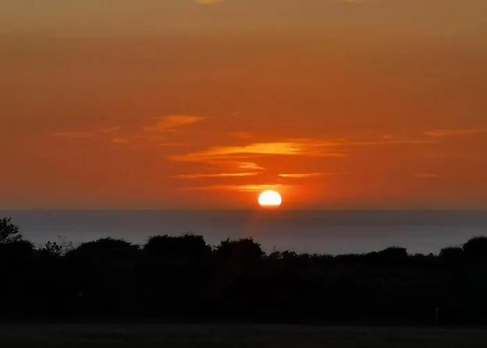 Kemp Les Ronds Duval Face Aux Iles Anglo-normandes Les Moitiers-d'Allonne