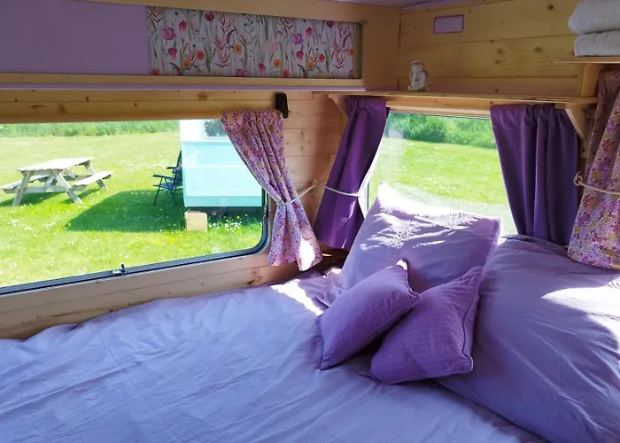 Les Ronds Duval Face Aux Iles Anglo-normandes Camping Les Moitiers-d'Allonne